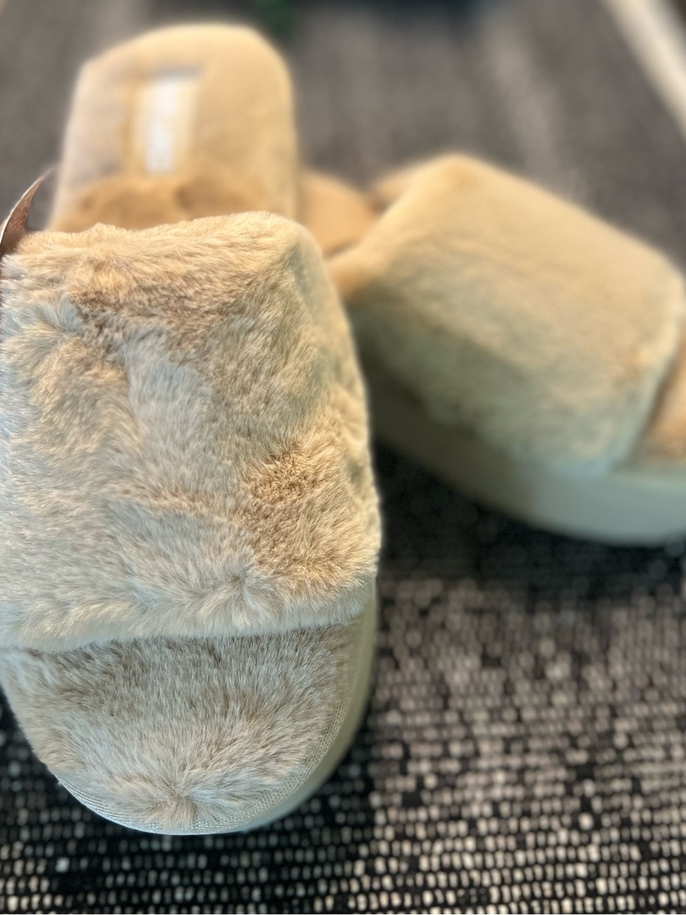 Muk Luks Kirstey Plush Slide Slippers for Women - Beige Faux Fur